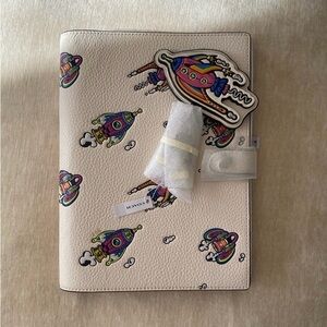 COACH NOTEBOOK/BAG CHARM ROCKET PRINT